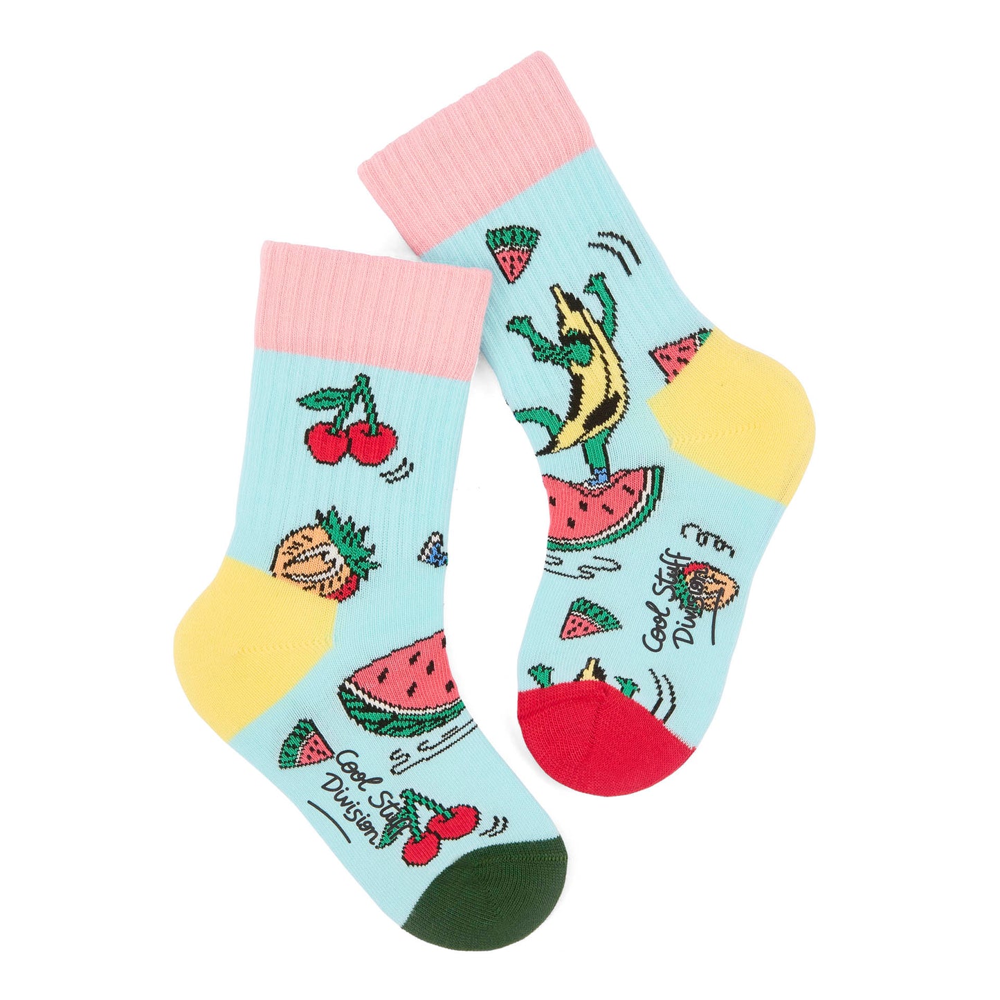 Paire de chaussettes pour enfant avec motifs fruits : cerise, pastèque, banane - talons et pointes contrastés rouge et vert, haut de tige rose – vue à plat