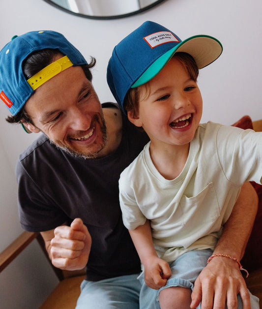 Duo papa enfant casquettes bleu visière courbée patch imprimé Hello Hossy
