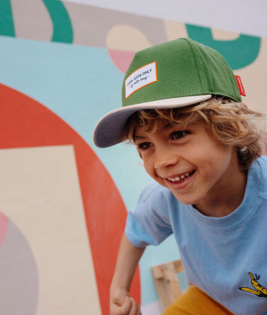 Casquette enfant vert visière courbée broderie Cool Kids Only Hello Hossy