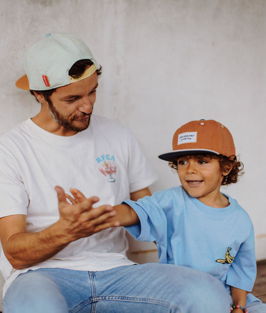 Duo Papa Kind Caps Braun und Blau Flacher Schirm Hello Hossy