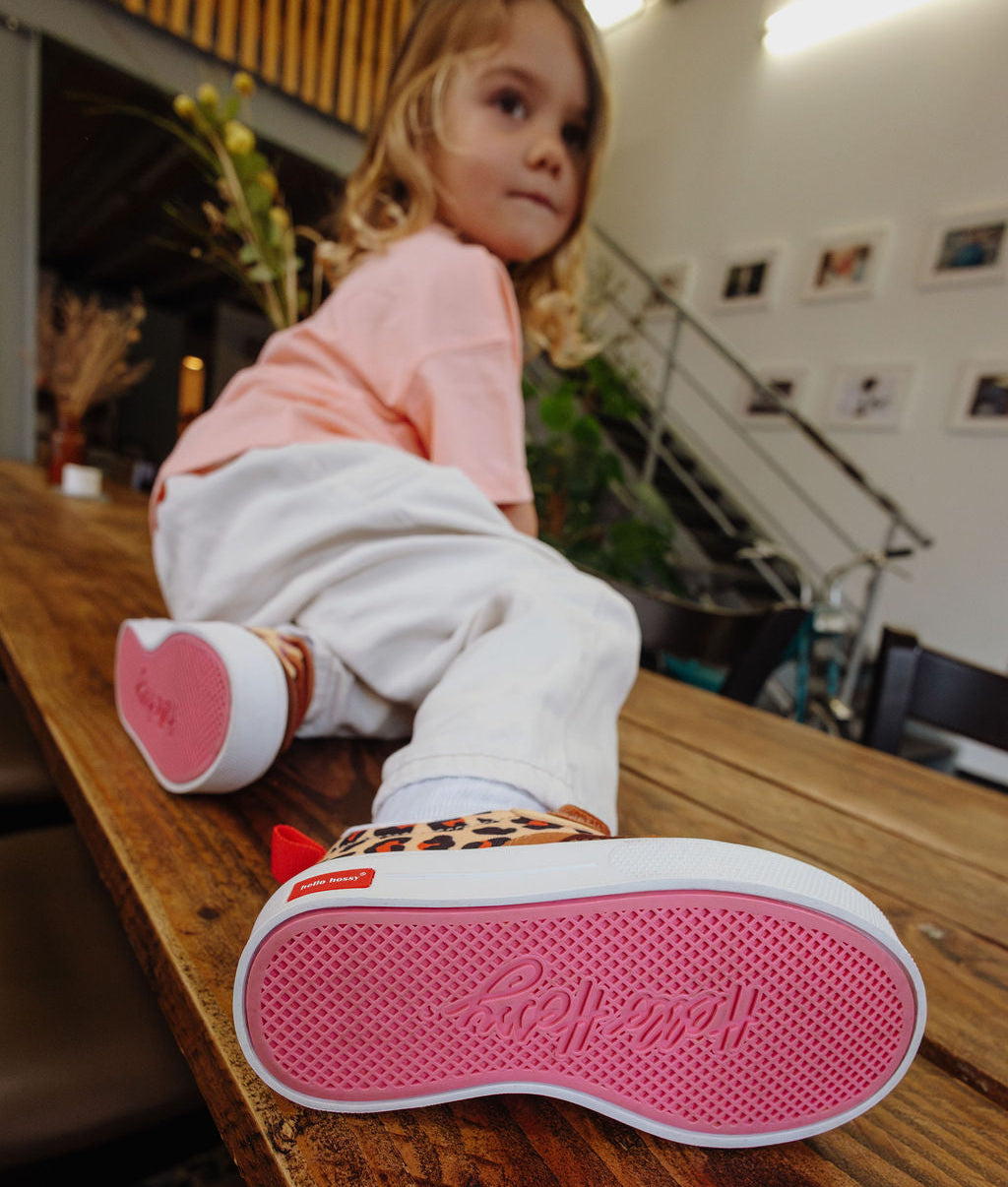 Sneakers enfant crème marron imprimé léopard semelle rose Hello Hossy