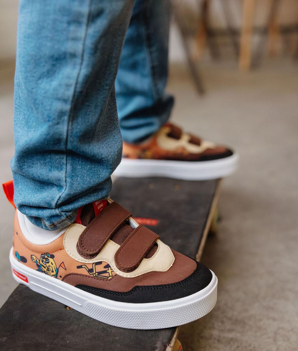 Kindersneakers Braun Schwarz Mascots Fahrrad Motiv Klettverschlüsse weiße Sohle Hello Hossy