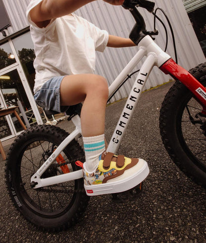 Kinder-Sneakers Cremeweiß Braun Reise-Aufdruck Klettverschluss Hello Hossy