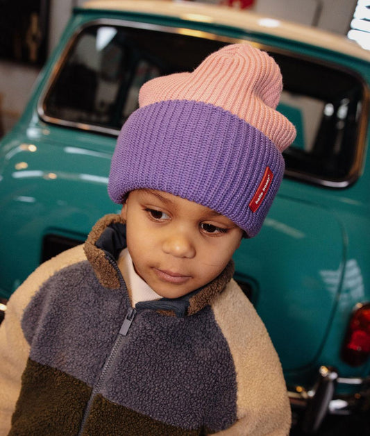 Bonnet en maille Flow Maya porté par un garçon – vue de face – Hello Hossy