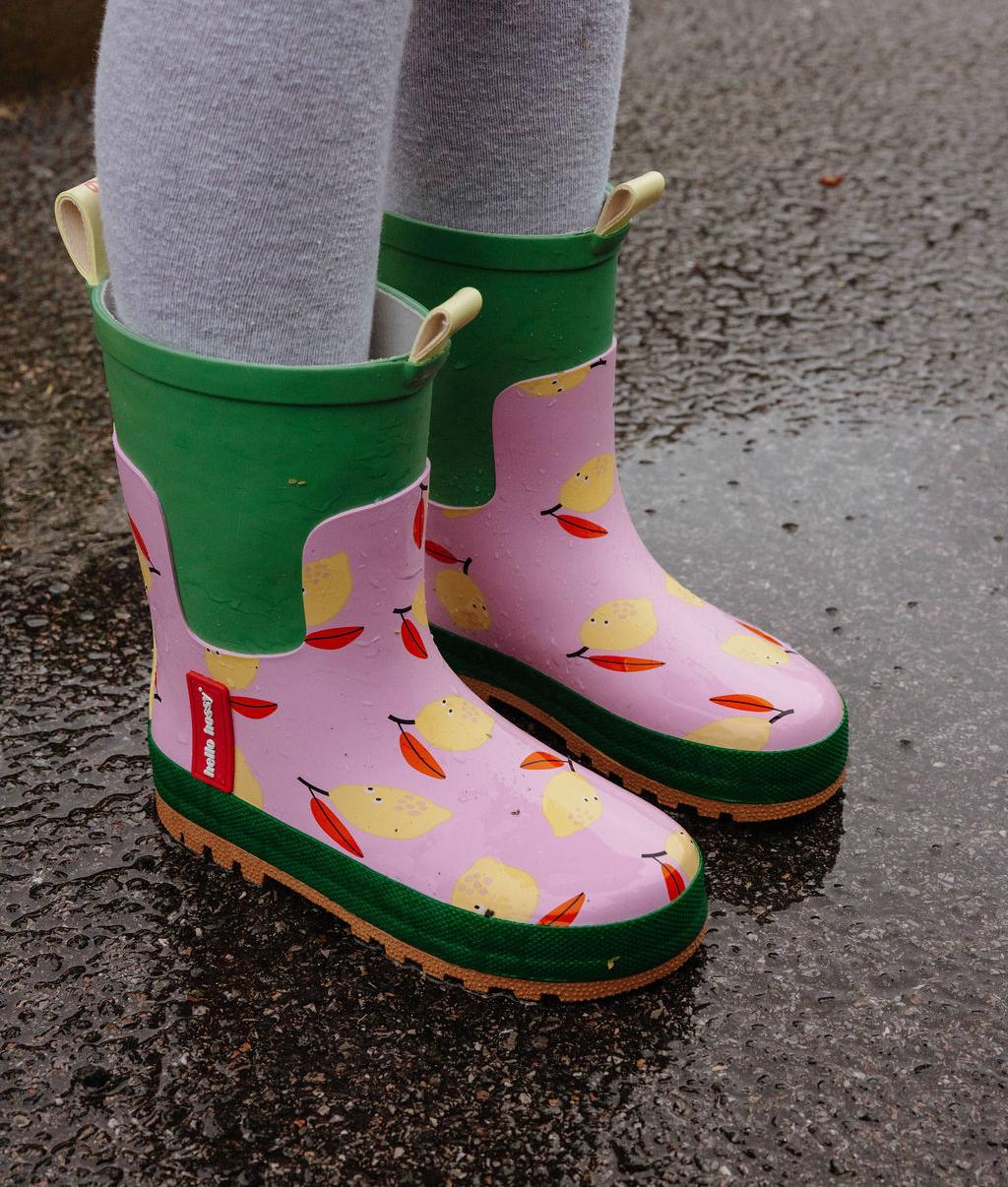 Bottes de pluie en caoutchouc Lemony - photo lifestyle – Hello Hossy