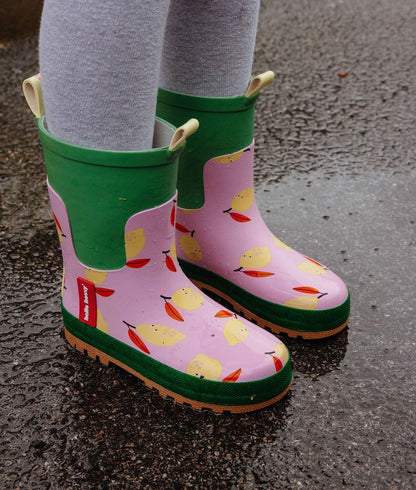Bottes de pluie en caoutchouc Lemony - photo lifestyle – Hello Hossy