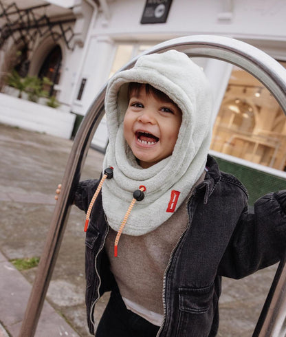 Garçon avec cagoule en polaire beige Warmy Green – vue de 3/4 – Hello Hossy