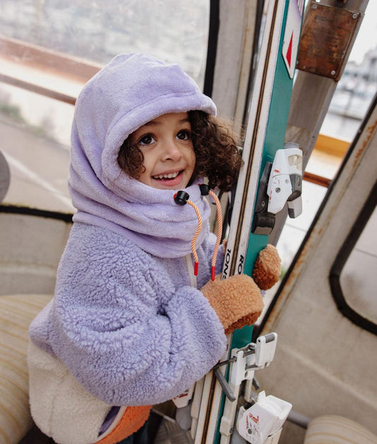 Cagoule en polaire Warmy Mauve portée par une fille – look ski –  Hello Hossy