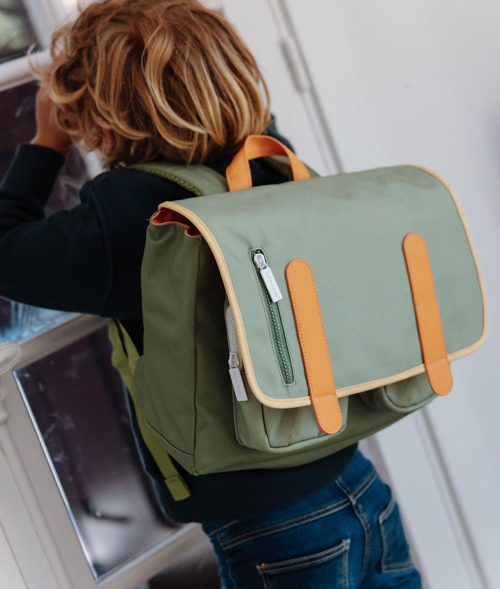 Cartable enfant vert détails camel poche zippée Hello Hossy