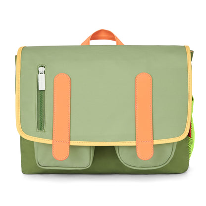 Grüne Kinderschultasche mit orangefarbenen Details und Vordertaschen Hello Hossy