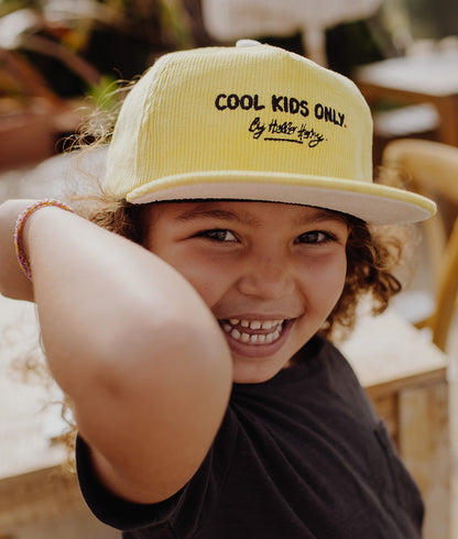 Casquette Enfants Mini Citrus, visière plate, velours, certifiée Oeko-Tex, dès 9 mois, Cool Kids Only !