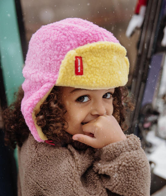 Chapka polaire Cozy Kira portée par une fille – photo lifestyle – Hello Hossy