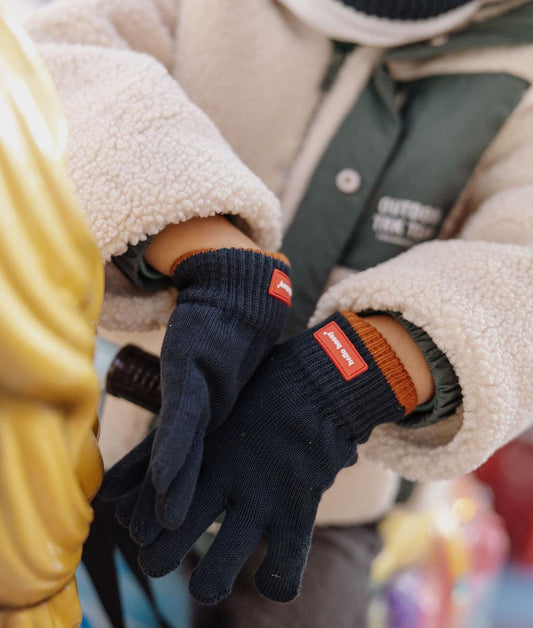 Gants en maille Handy Polo - zoom produit - photo lifestyle – Hello Hossy