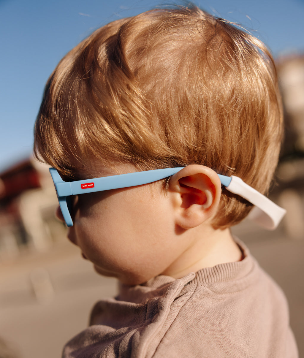 Sonnenbrillen Kinder blau dickes Brillengestell mit hinterem Verschluss Hello Hossy
