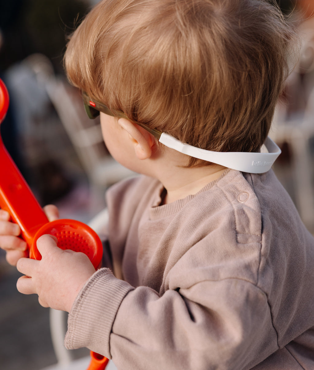 Sonnenbrillen für Kinder Grün Sportliche Gestellform weißes hinteres Befestigungsband Hello Hossy