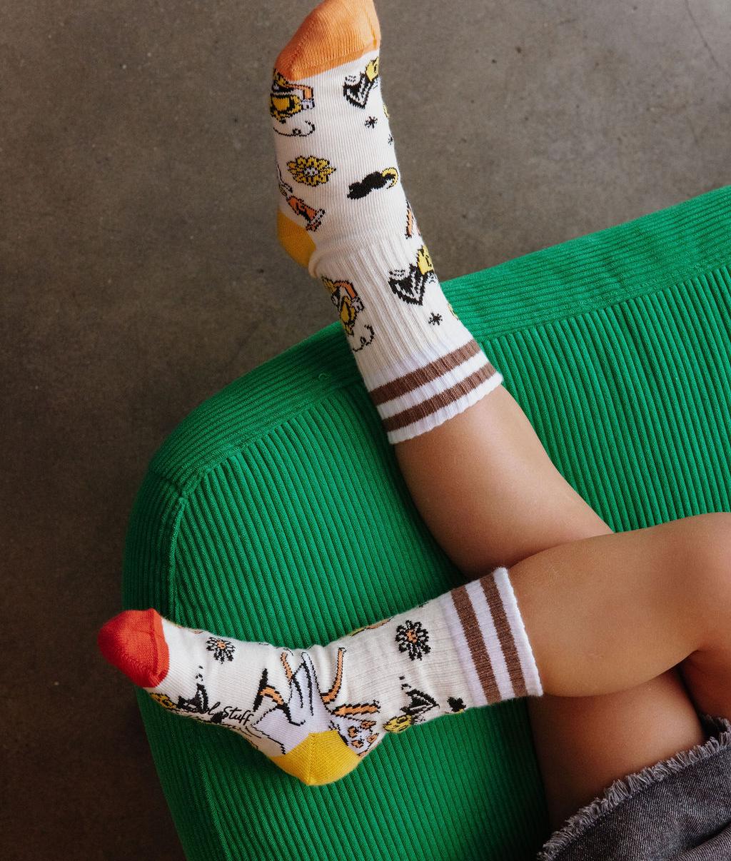 Weiße Kinder-Socken mit Halloween-Aufdrucken und Orange Fersen Hello Hossy