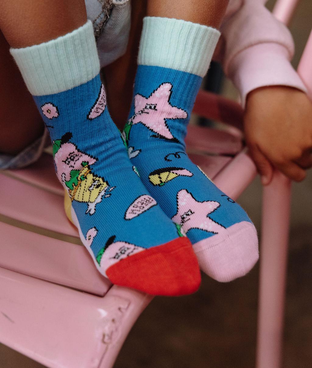 Blaue Kinder-Socken mit Seestern-Aufdrucken rosa mit roten Spitzen Hello Hossy