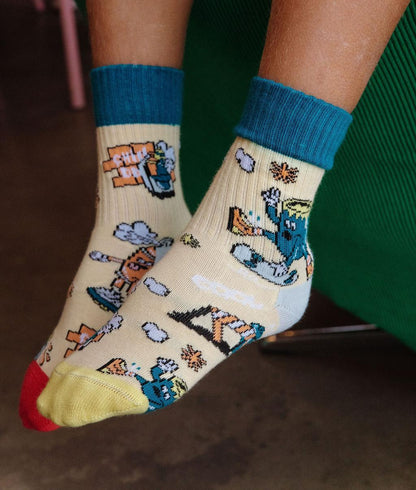 Gelbe Kinder-Socken Sport-Aufdrucke rote Akzente Hello Hossy