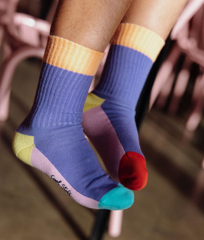 Kinder-Socken blau violett gelbe Ferse rote und grüne Spitzen Hello Hossy