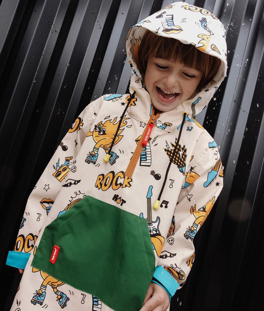 Kinder-regenponcho cremeweiß musik-aufdruck grüne Tasche Kapuze Hello Hossy