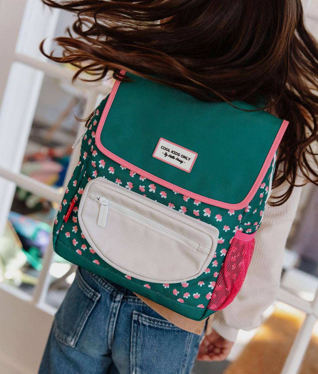 Sac à dos enfant vert imprimé fleurs rose poche blanche Hello Hossy
