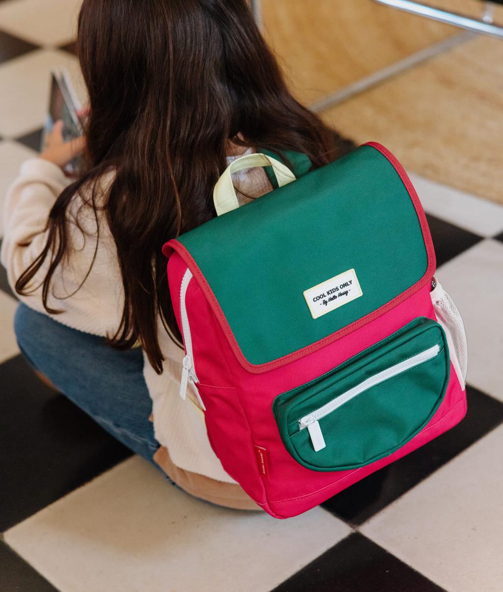 Sac à dos enfant framboise rabat vert poche zippée Hello Hossy
