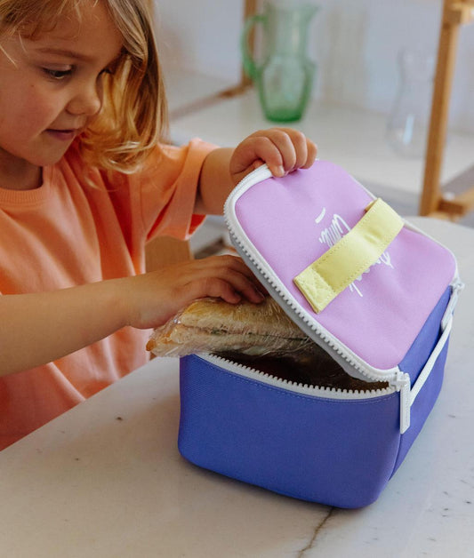 Lunchtasche Kind Violett Detail Gelb weißer Verschluss Hello Hossy