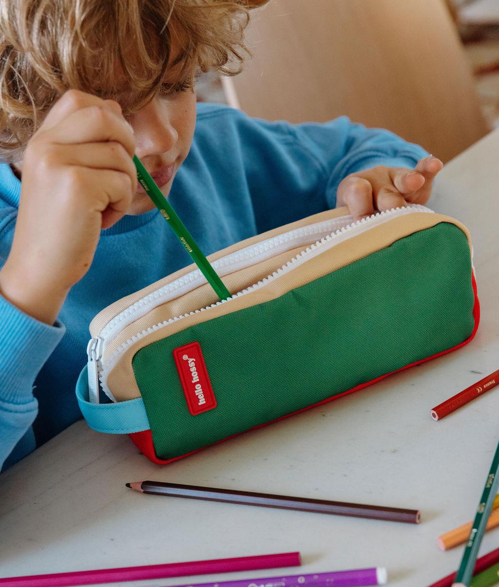 Trousse scolaire enfant vert beige détails rouges double compartiment Hello Hossy