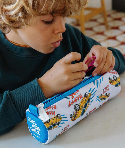 Trousse scolaire enfant blanche motif voitures zip bleu Hello Hossy