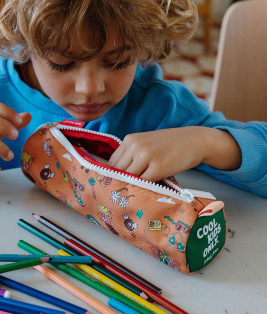 Federmappe Kinder braun Musik-Motiv grüne Textdetails Hello Hossy