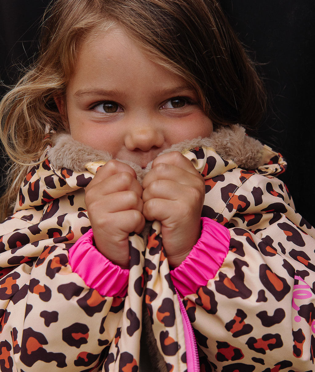 Kinder-Winterjacke mit Leopard-Muster rosa Neon Kunstfellfutter Hello Hossy