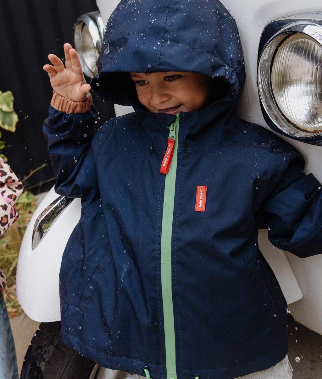 Kinderjacke marineblau wasserdichte Kapuze grüner Reißverschluss Hello Hossy
