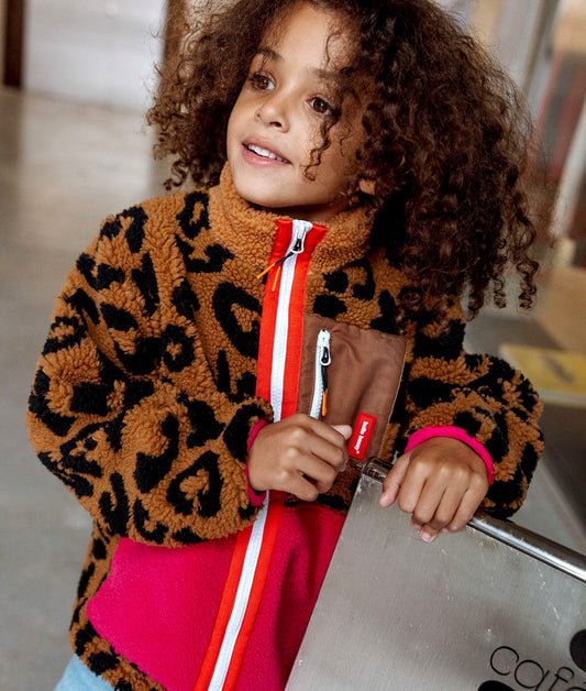 Kinder-Fleecejacke mit Leopard-Aufdruck Vorderansicht Hello Hossy