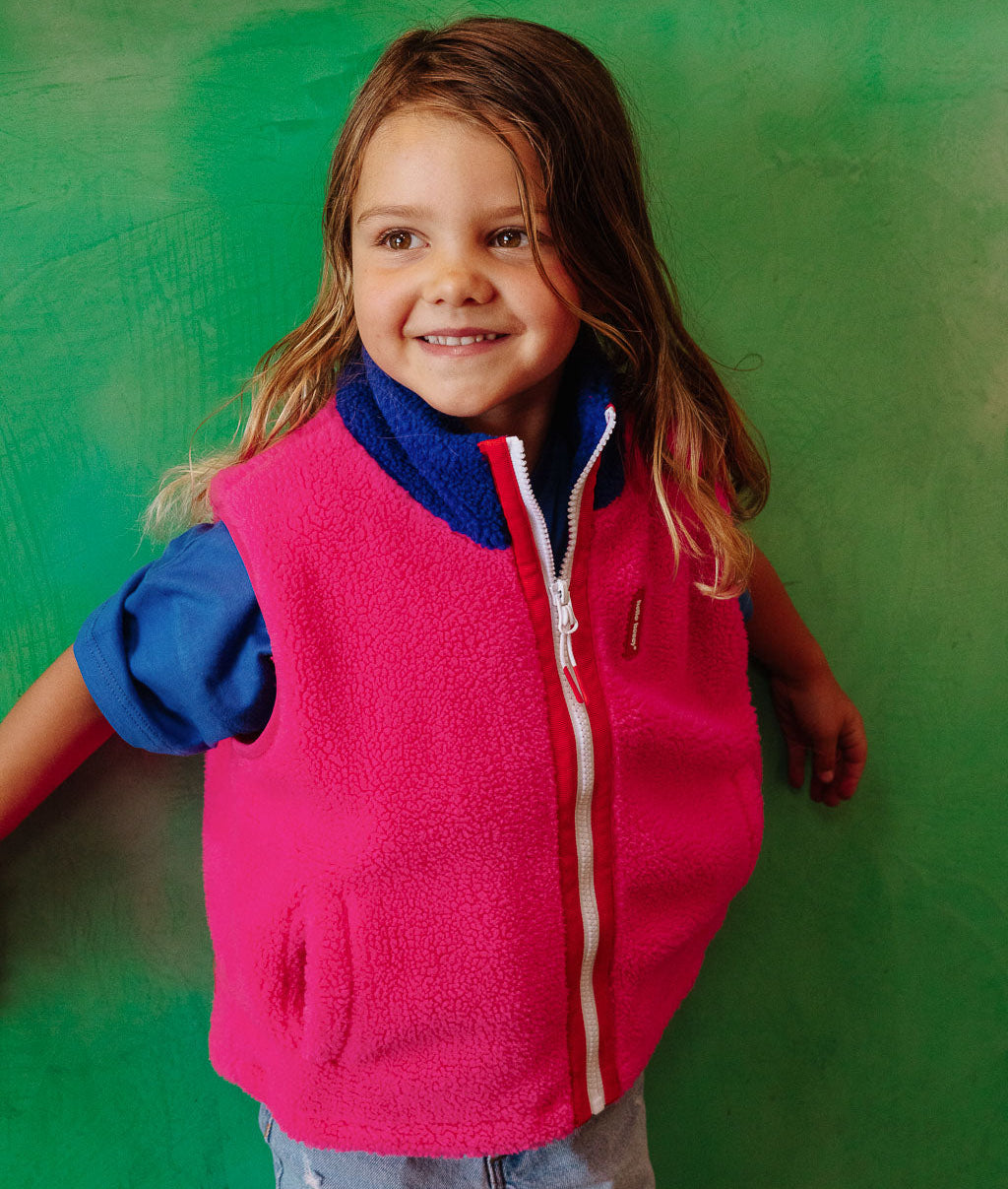 Kinder-Fleeceweste Fuchsia blauer Kragen Reißverschlusstaschen Hello Hossy