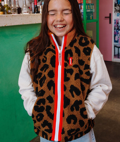Kinder-Fleeceweste braun Leopardenmuster roter zip Hello Hossy