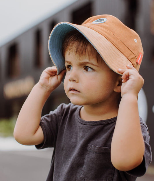 Bob Bébés Mini Chesnut avec cordon 100% coton biologique, certifié Oeko-Tex, dès 9 mois, Cool Kids Only !